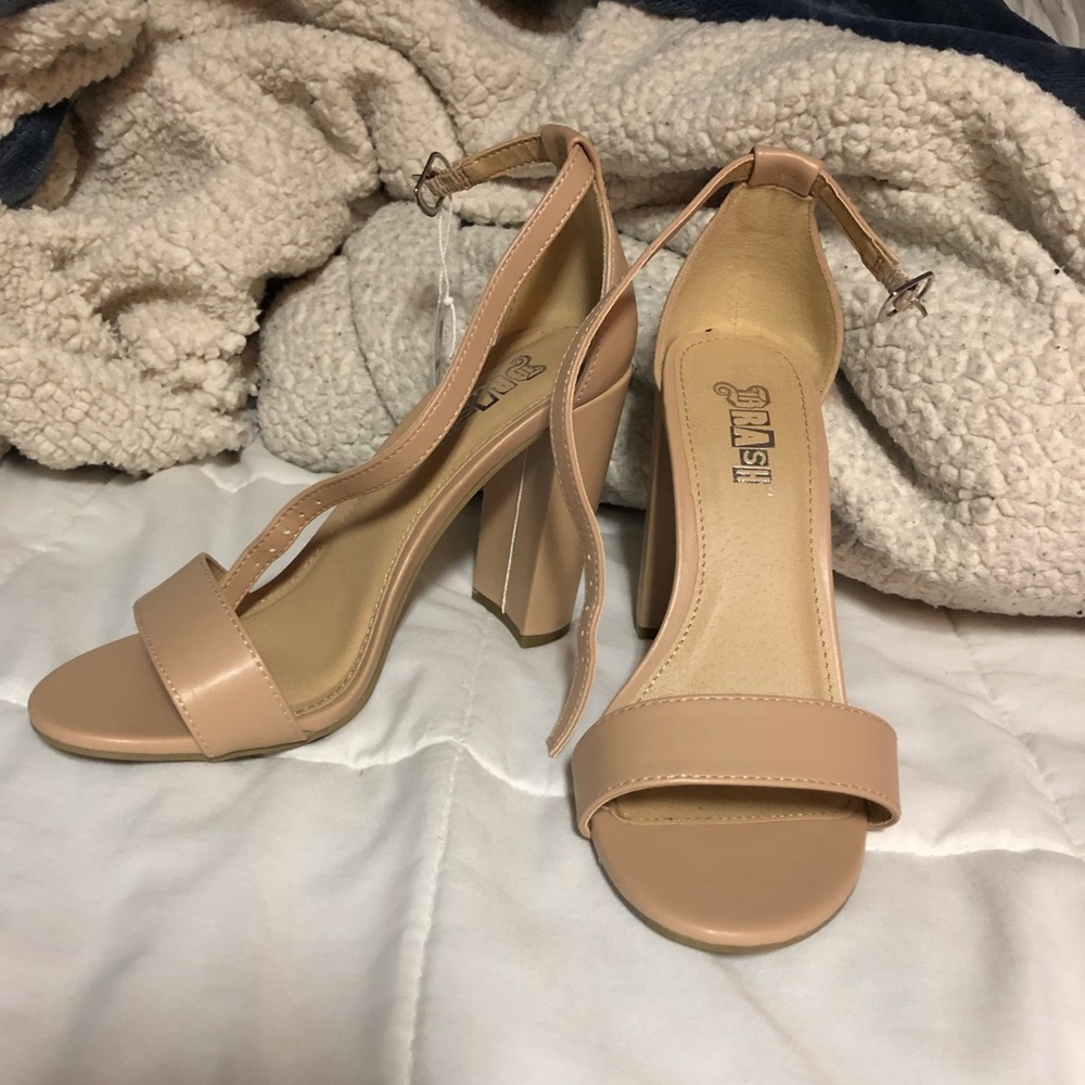 Nude heel